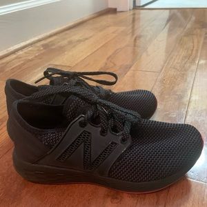 6.5 NEW BALANCE CRUZ RARE BLACK ON BLACK